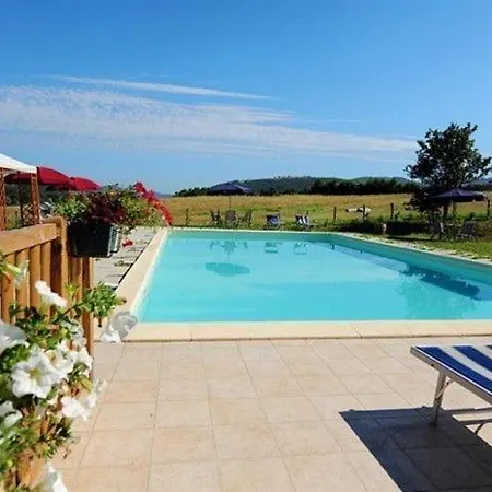 Sleeps 5 Apartment Passignano sul Trasimeno