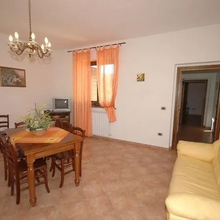Apartment Sleeps 5 *