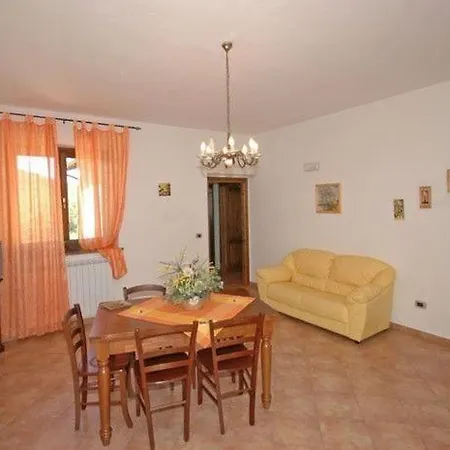 Sleeps 5 Apartment Passignano sul Trasimeno