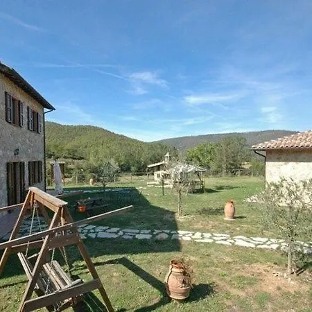 Sleeps 5 Apartment Passignano sul Trasimeno